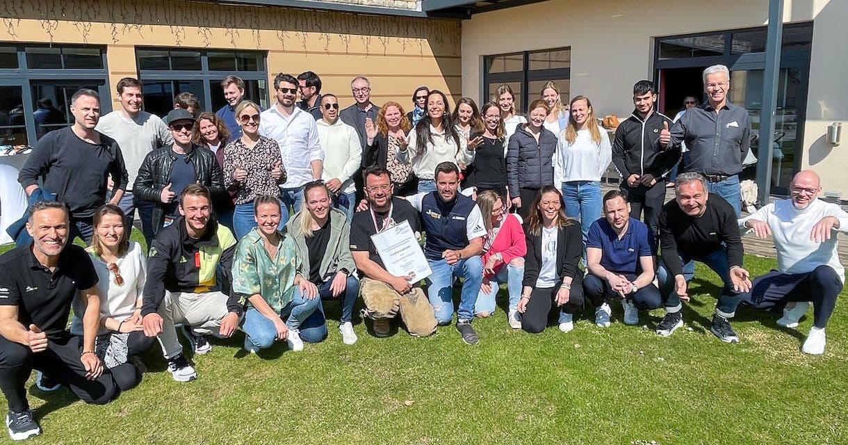 Bild4_erfolgreiche-Curriculumteilnehmer-zum-DGSZM-Teamsportzahnarzt-1220×640