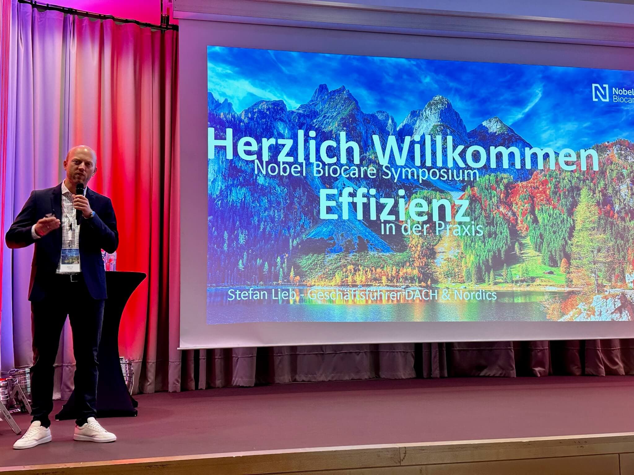 Geschäftsführer Stefan Lieb begrüßt herzlich über 200 Teilnehmer.
