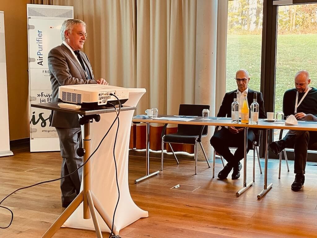 „Wir sind alle hier, weil wir nicht im Mainstream denken“ – Priv.Doz. Dr. Paul Weigl eröffnet die ersten Open Minded Expert Days von myplant.